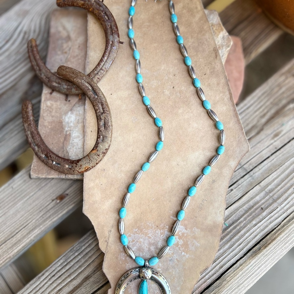 Turquoise and Silver Women's Pendant Necklace NWT - Picture 2 of 5
